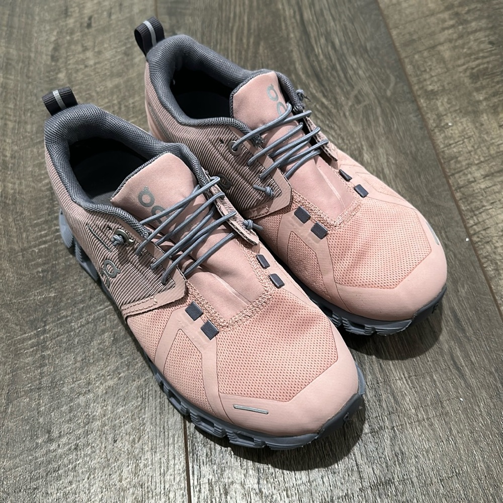 On cloud 5 waterproof size 5.5